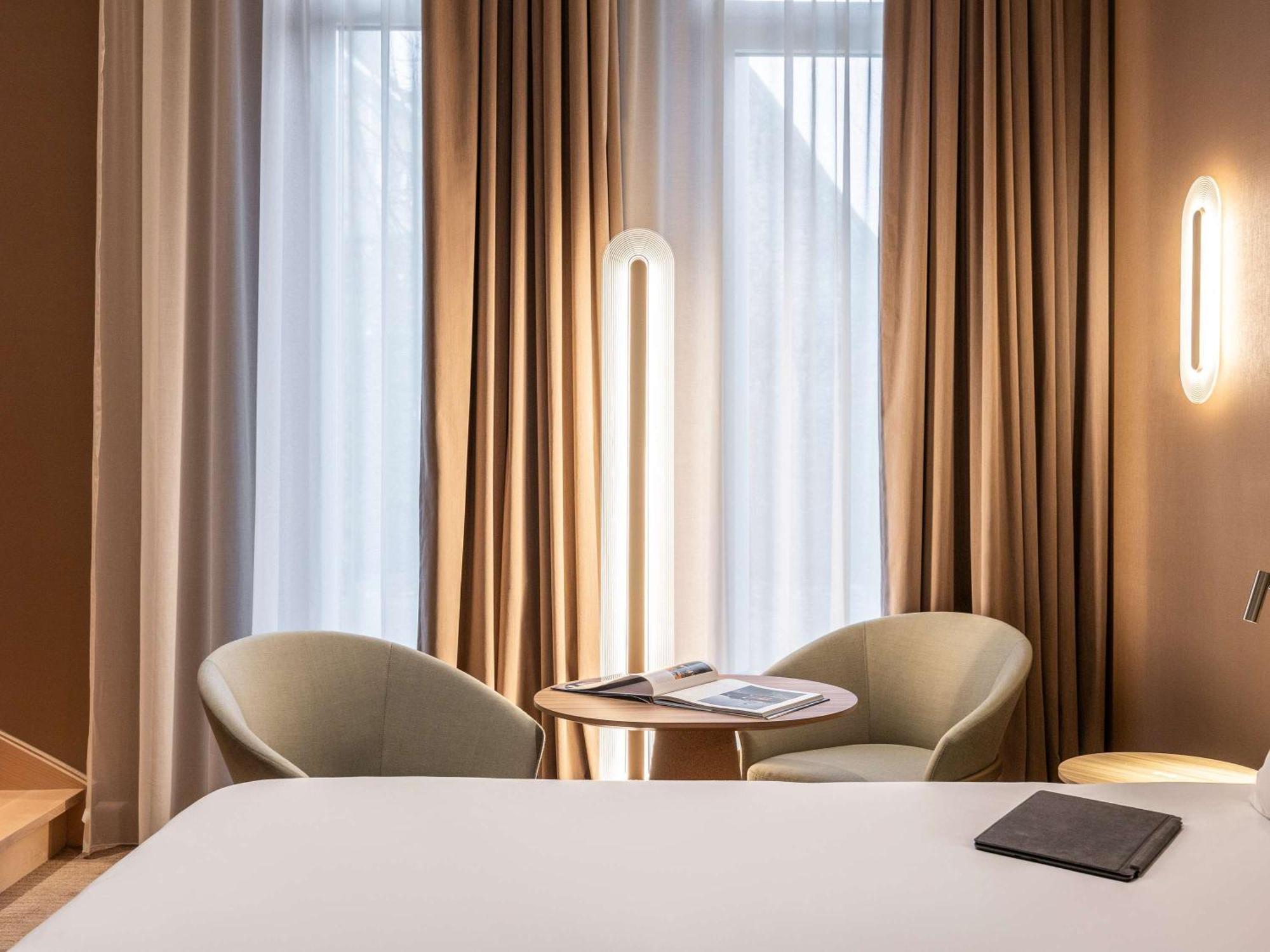 โนโวเทล บรูกเกอ เซนทรุม Hotel บรูจส์ ภายนอก รูปภาพ